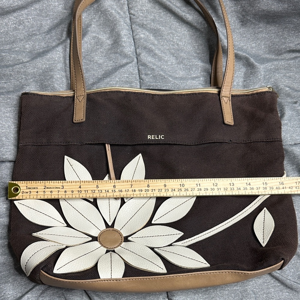 Relic “Sophia” Tan and Cream Floral Tote with double zipper w/ interior pockets - Picture 6 of 10